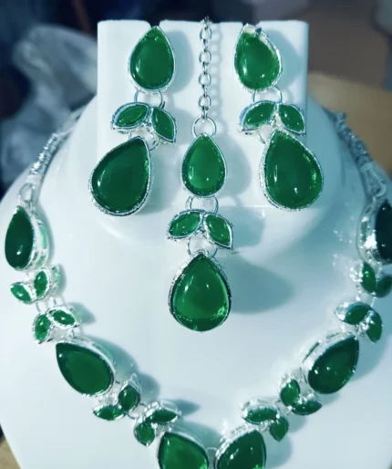 close view green bridal necklace set