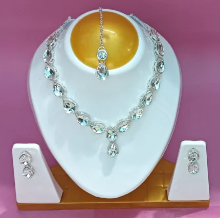 crystal teardrop necklace set with earrings and maang tikka