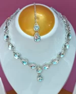 close view of crystal teardrop jewellery set